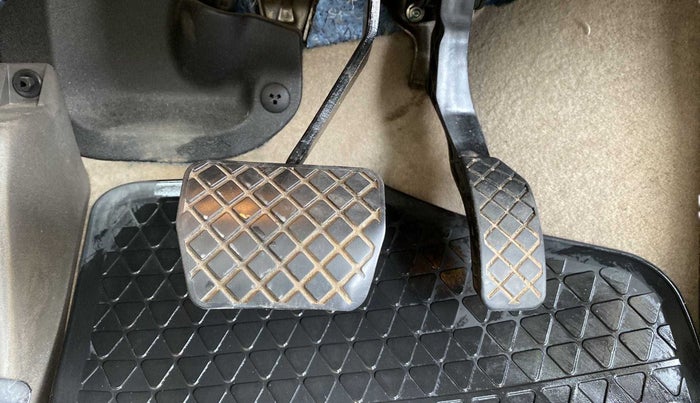 2017 Volkswagen Vento HIGHLINE PETROL AT, Petrol, Automatic, 51,245 km, Pedals