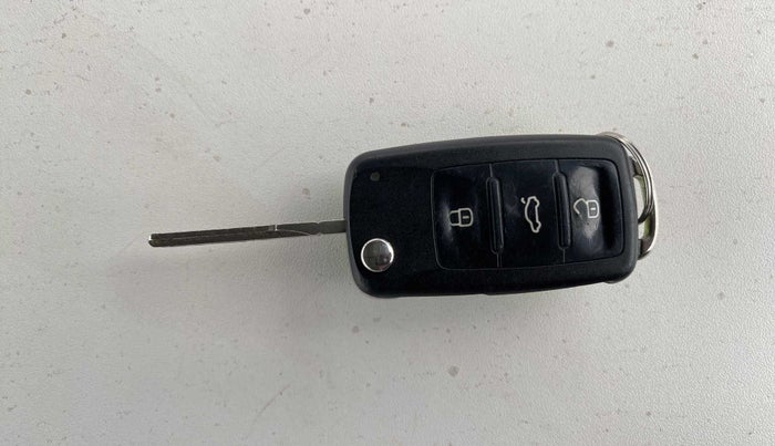 2017 Volkswagen Vento HIGHLINE PETROL AT, Petrol, Automatic, 51,245 km, Key Close Up