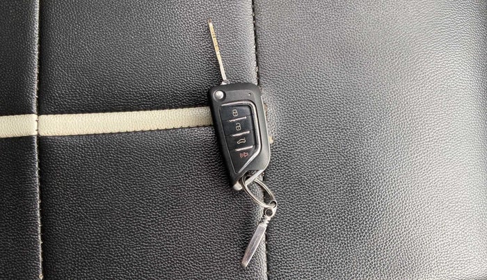 2014 Maruti Celerio VXI, CNG, Manual, 75,311 km, Key Close Up