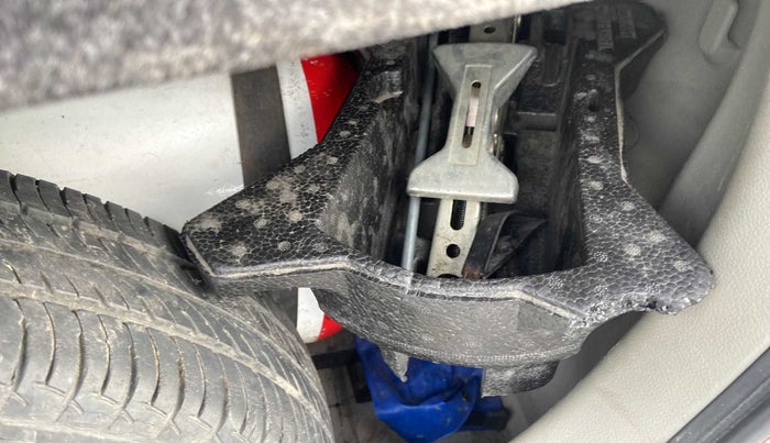 2014 Maruti Celerio VXI, CNG, Manual, 75,311 km, Dicky (Boot door) - Tool missing
