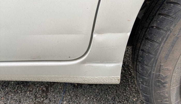 2014 Maruti Celerio VXI, CNG, Manual, 75,311 km, Left running board - Slightly dented