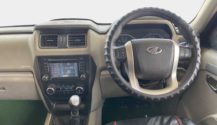 2015 Mahindra Scorpio S10, Diesel, Manual, 56,584 km, Steering Wheel Close Up