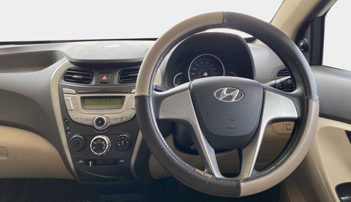 2017 Hyundai Eon MAGNA +, Petrol, Manual, 25,297 km, Steering Wheel Close Up