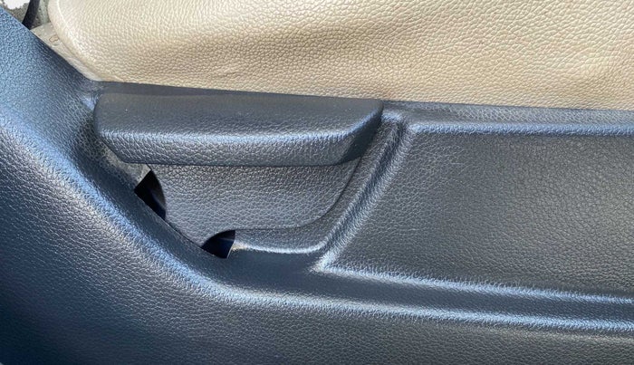 2017 Hyundai Eon MAGNA +, Petrol, Manual, 25,297 km, Driver Side Adjustment Panel