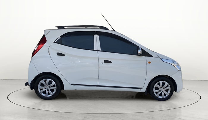 2017 Hyundai Eon MAGNA +, Petrol, Manual, 25,297 km, Right Side View