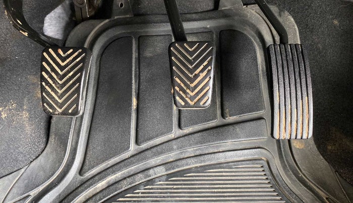 2017 Hyundai Eon MAGNA +, Petrol, Manual, 25,297 km, Pedals