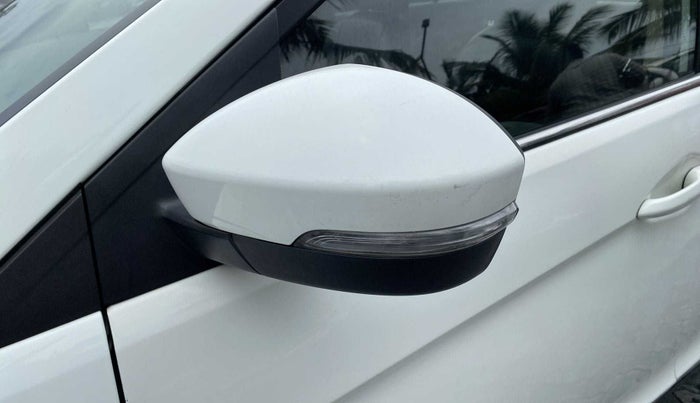 2014 Tata Bolt XT REVOTRON, Petrol, Manual, 68,413 km, Left rear-view mirror - Mirror movement not proper