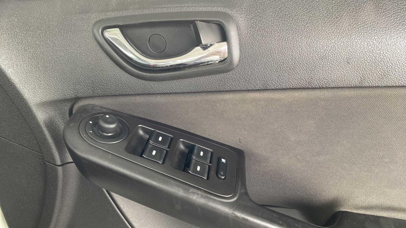 2014 Tata Bolt XT REVOTRON, Petrol, Manual, 68,413 km, Driver Side Door Panels Control