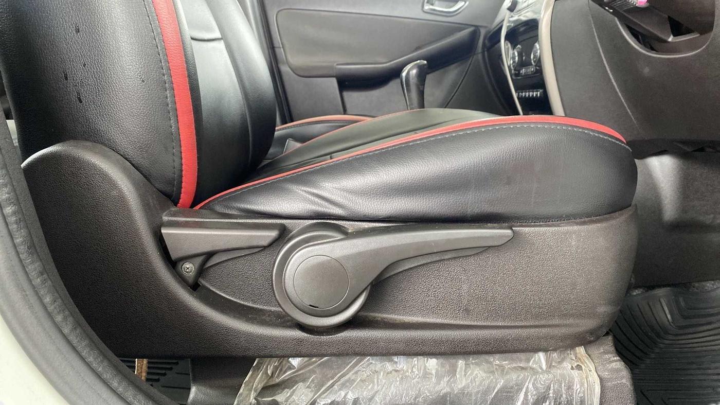 2014 Tata Bolt XT REVOTRON, Petrol, Manual, 68,413 km, Driver Side Adjustment Panel