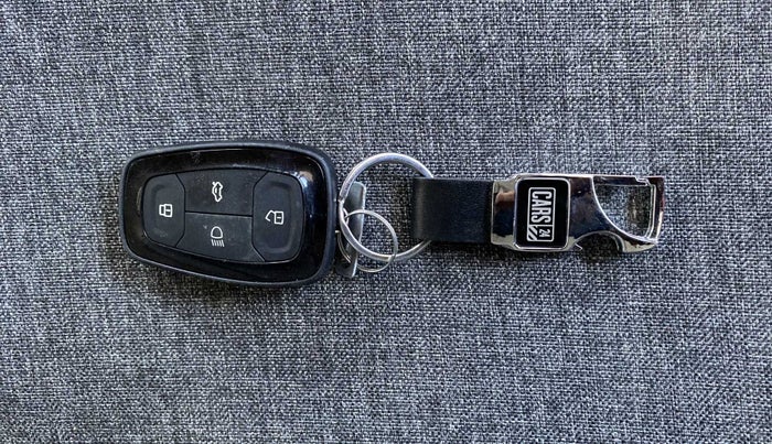 2022 Tata ALTROZ XT PETROL, Petrol, Manual, 5,470 km, Key Close Up