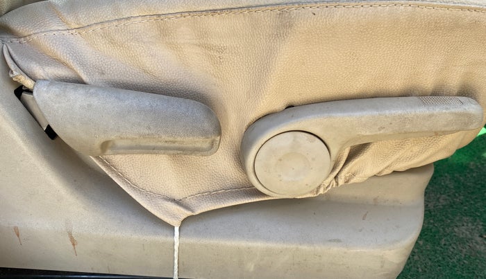 2014 Maruti Ertiga ZXI, Petrol, Manual, 50,489 km, Driver Side Adjustment Panel