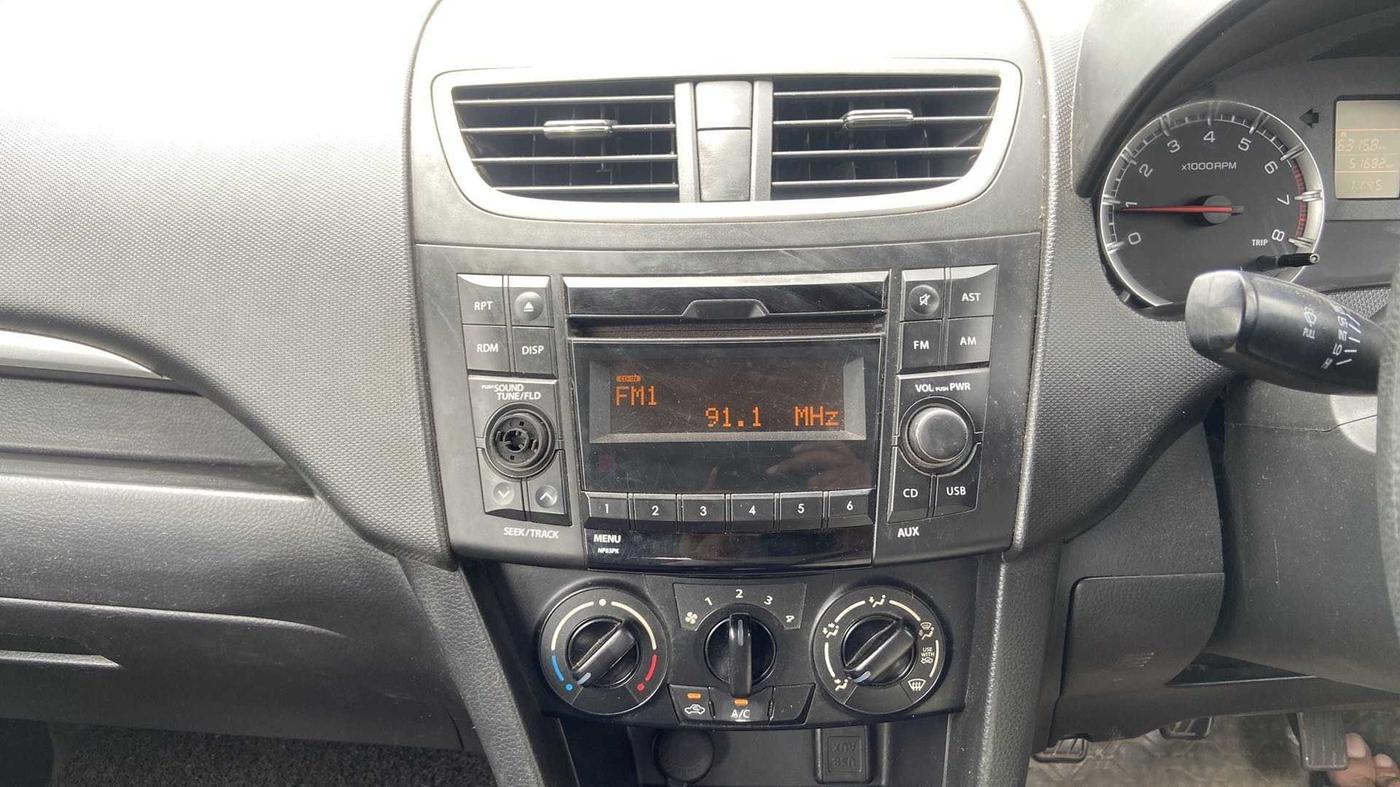 2014 Maruti Swift VXI, Petrol, Manual, 51,659 km, Infotainment System