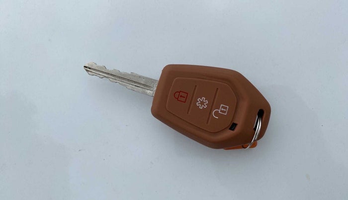 2015 Mahindra TUV300 T8 AMT, Diesel, Automatic, 37,609 km, Key Close Up