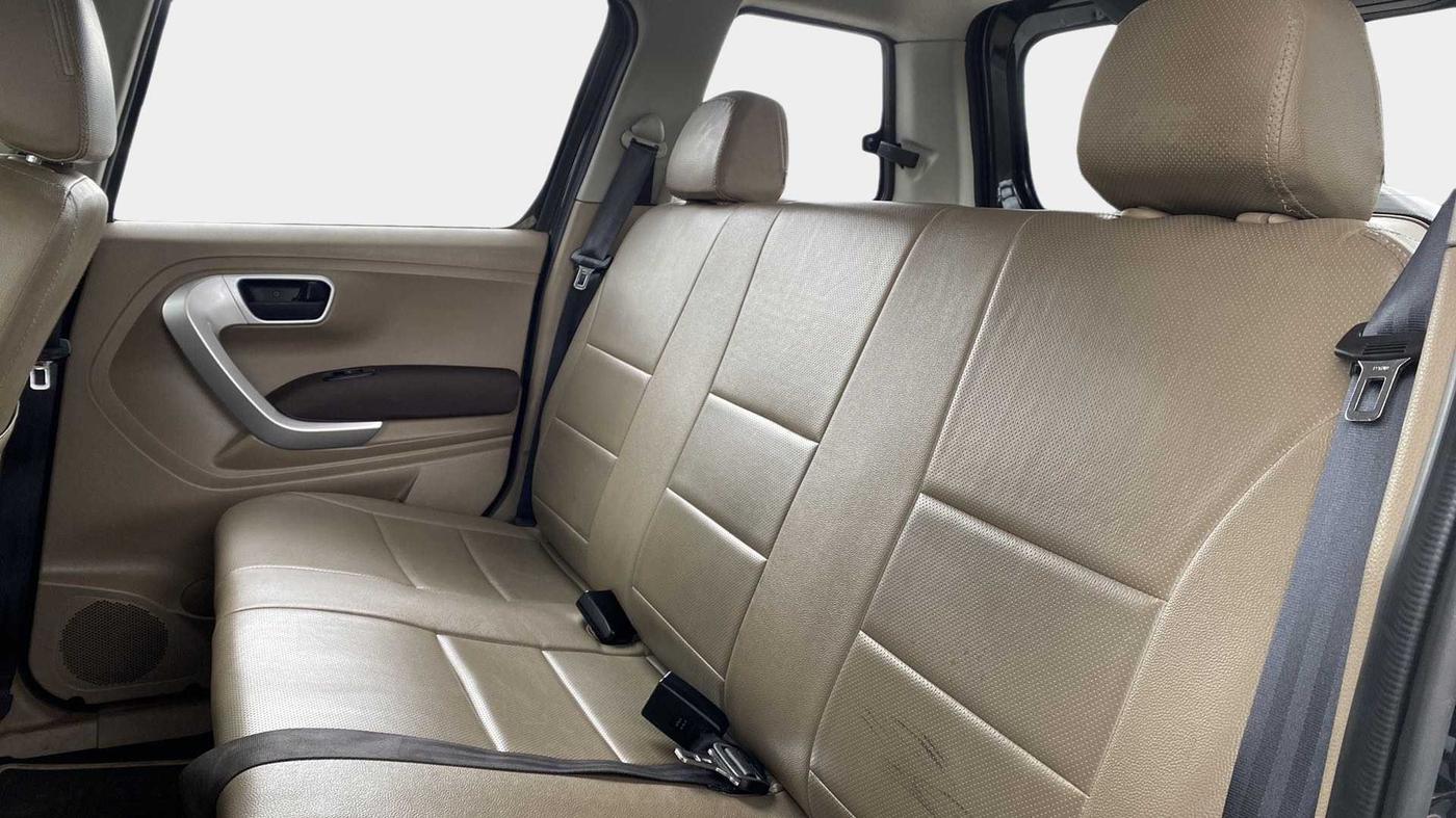 2015 Mahindra TUV300 T8 AMT, Diesel, Automatic, 37,609 km, Right Side Rear Door Cabin