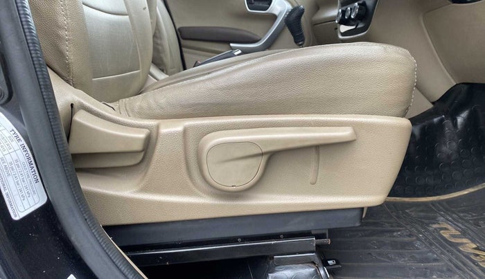 2015 Mahindra TUV300 T8 AMT, Diesel, Automatic, 37,609 km, Driver Side Adjustment Panel