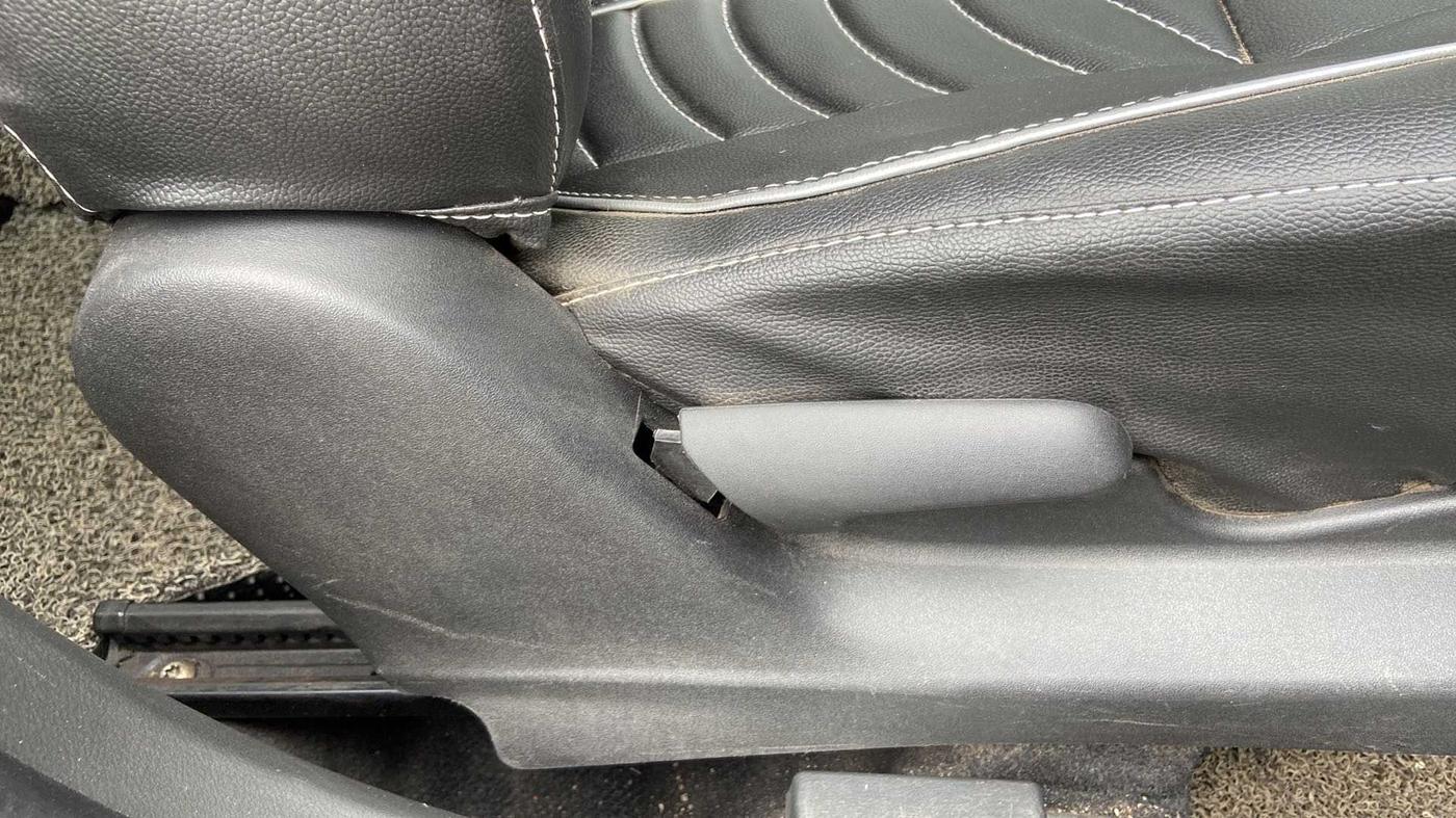 2016 Maruti Vitara Brezza VDI (O), Diesel, Manual, 72,520 km, Driver Side Adjustment Panel