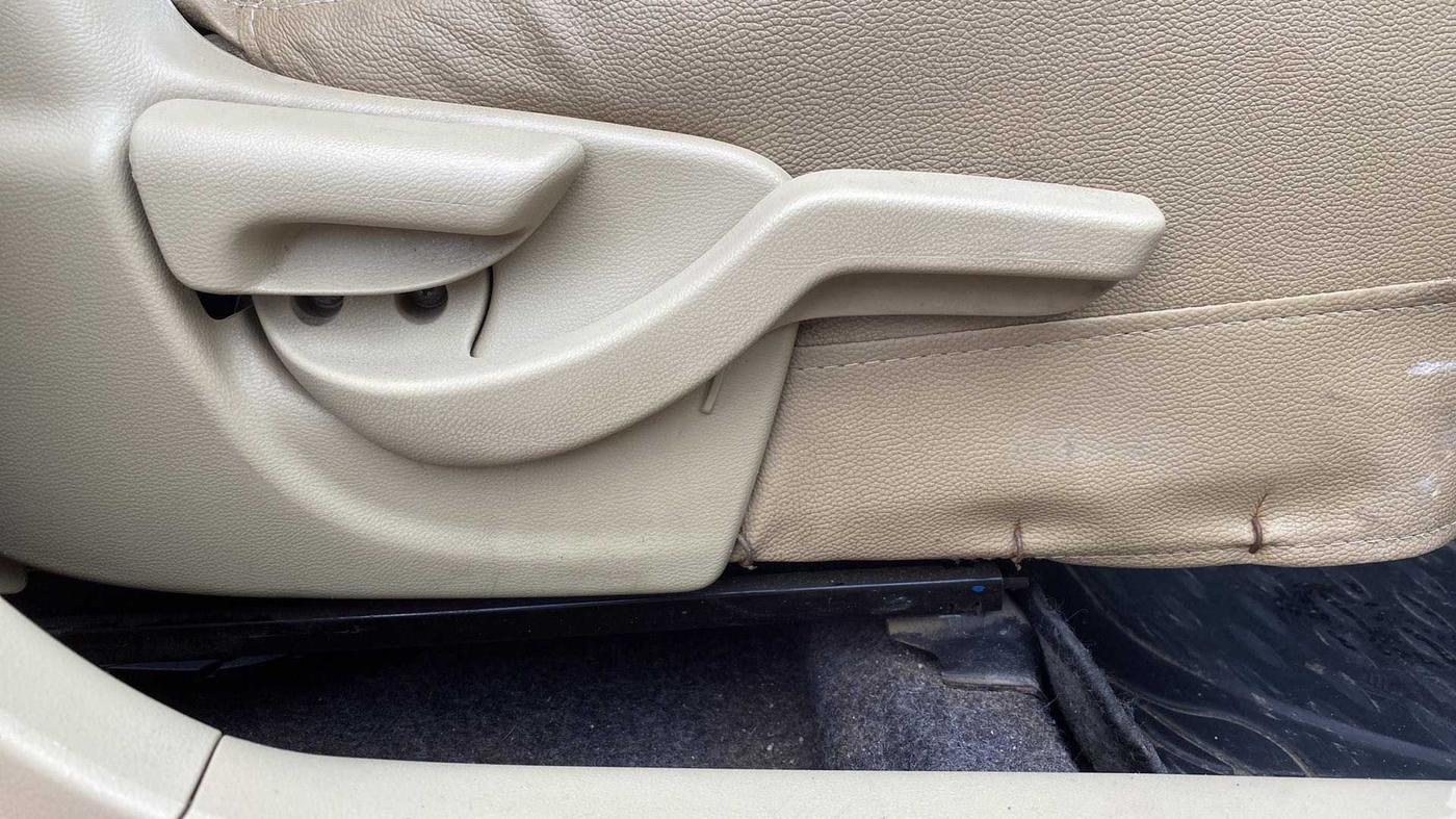 2015 Honda Brio S MT, Petrol, Manual, 73,676 km, Driver Side Adjustment Panel