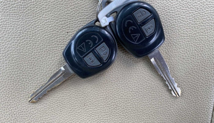 2019 Maruti Ciaz SIGMA 1.5 SHVS MT  PETROL, CNG, Manual, 1,12,492 km, Key Close Up