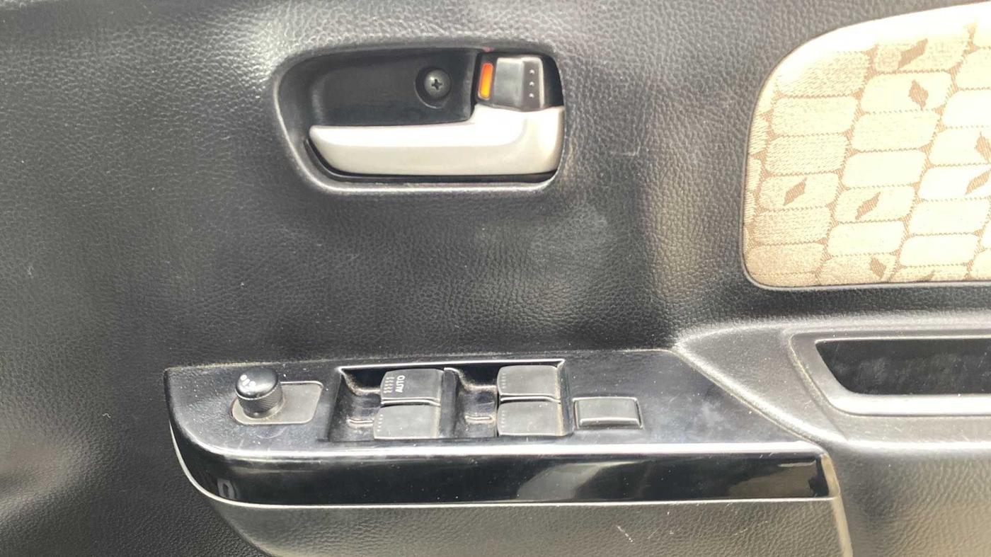 2017 Maruti Wagon R 1.0 VXI, Petrol, Manual, 58,249 km, Driver Side Door Panels Control