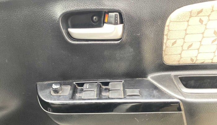 2017 Maruti Wagon R 1.0 VXI, Petrol, Manual, 58,249 km, Driver Side Door Panels Control
