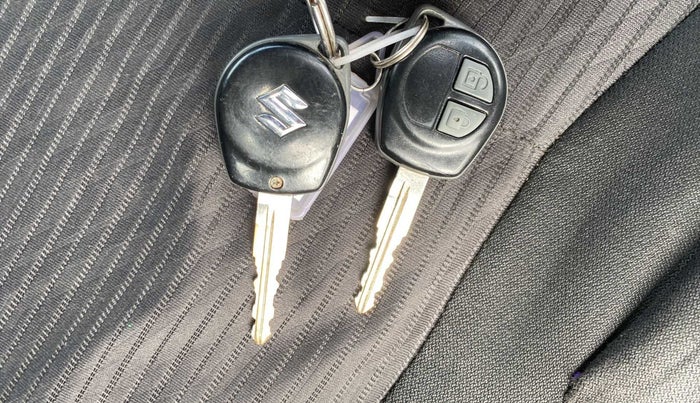 2016 Maruti Swift VXI O, Petrol, Manual, 65,298 km, Key Close Up