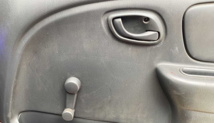 2011 Maruti Alto LXI, Petrol, Manual, 29,987 km, Driver Side Door Panels Control