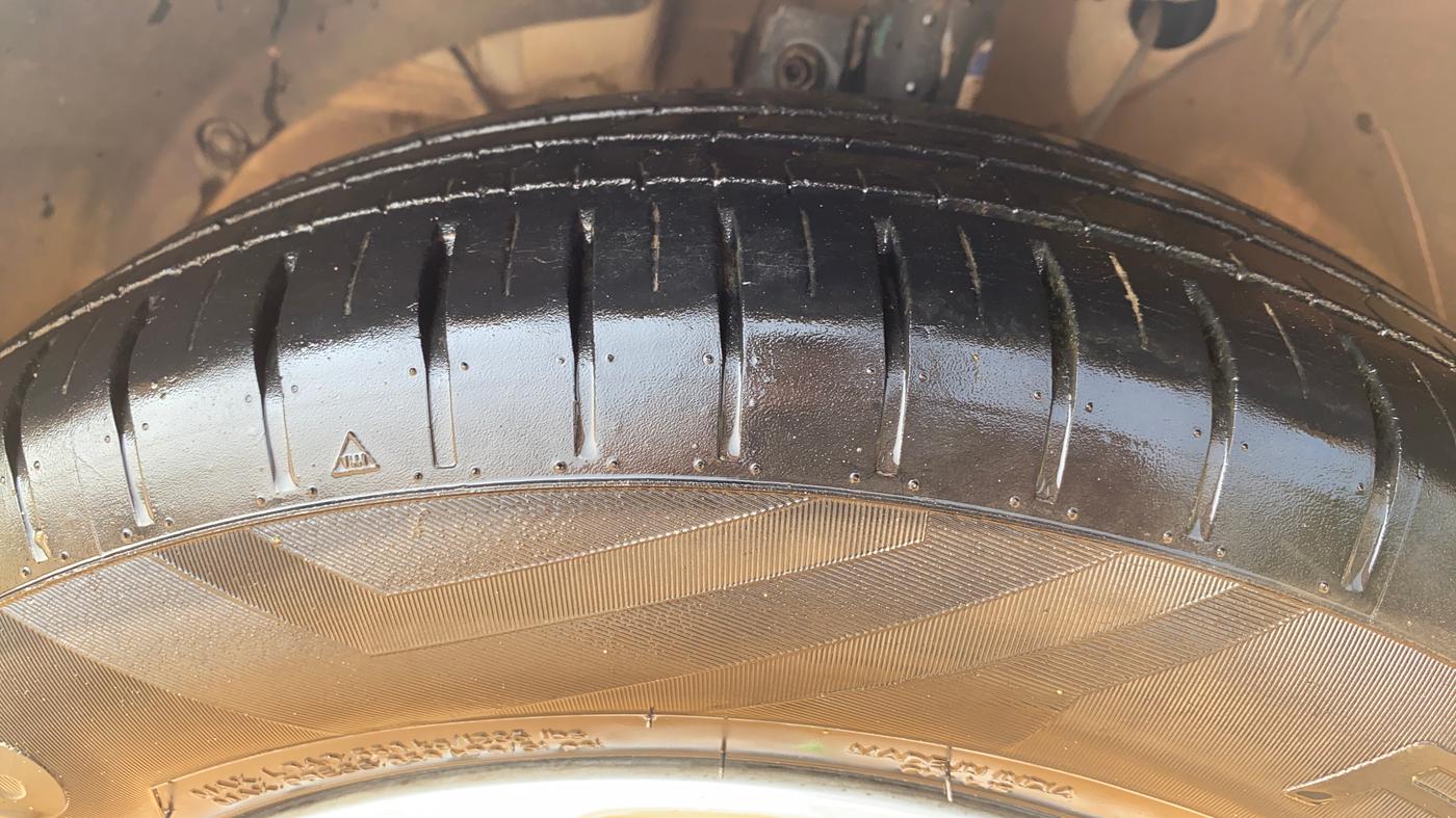 2018 Maruti Swift ZXI AMT, Petrol, Automatic, 31,338 km, Left Front Tyre Tread