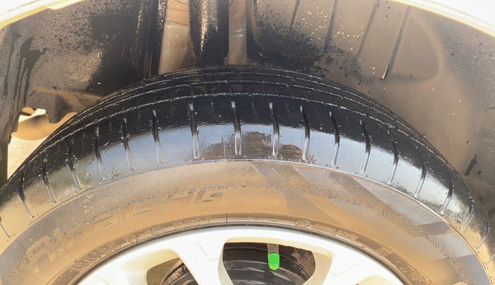 2018 Maruti Swift ZXI AMT, Petrol, Automatic, 31,338 km, Right Rear Tyre Tread