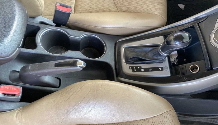 2015 Hyundai New Elantra 1.6 SX AT DIESEL, Diesel, Automatic, 1,19,655 km, Gear Lever