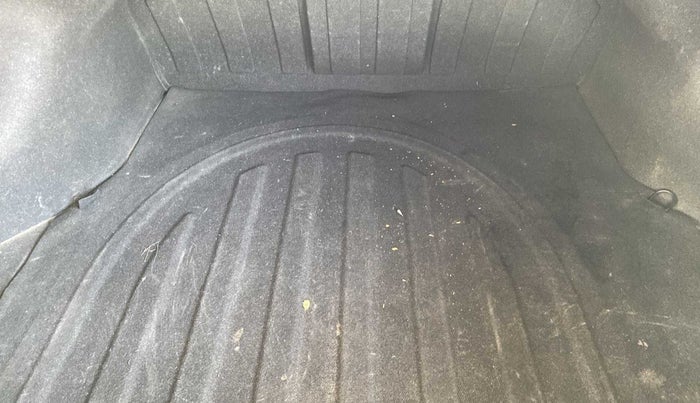 2015 Hyundai New Elantra 1.6 SX AT DIESEL, Diesel, Automatic, 1,19,655 km, Boot Inside