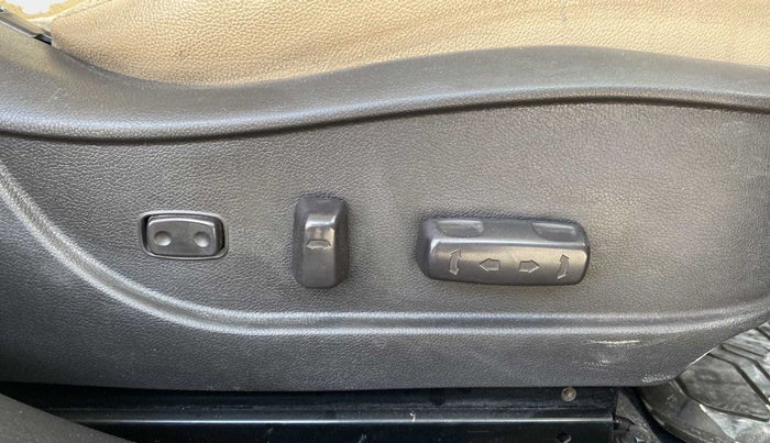 2015 Hyundai New Elantra 1.6 SX AT DIESEL, Diesel, Automatic, 1,19,655 km, Driver Side Adjustment Panel