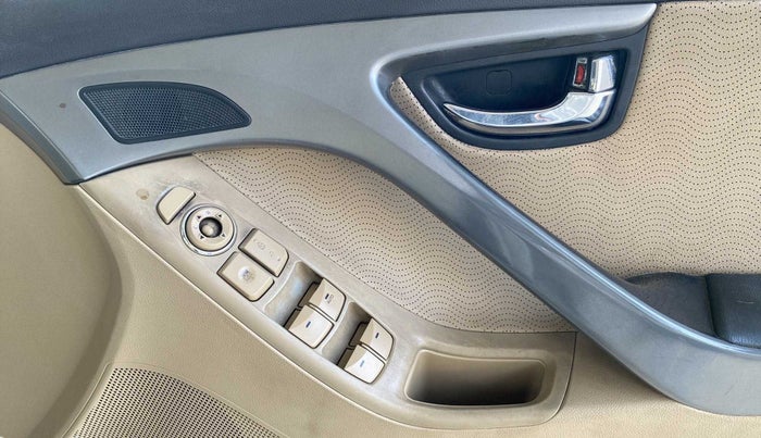 2015 Hyundai New Elantra 1.6 SX AT DIESEL, Diesel, Automatic, 1,19,655 km, Driver Side Door Panels Control