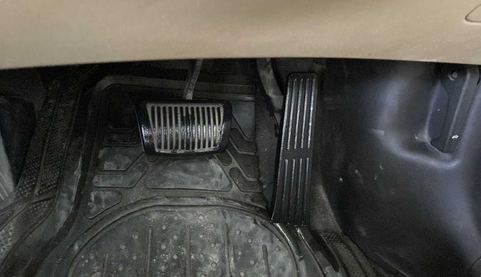 2015 Hyundai New Elantra 1.6 SX AT DIESEL, Diesel, Automatic, 1,19,655 km, Pedals