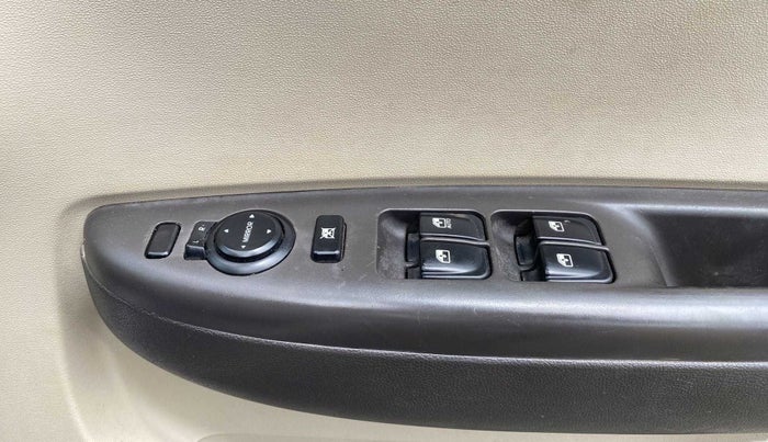 2013 Hyundai i20 ASTA 1.2, Petrol, Manual, 28,307 km, Driver Side Door Panels Control