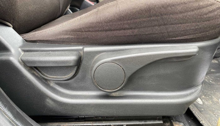 2013 Hyundai i20 ASTA 1.2, Petrol, Manual, 28,307 km, Driver Side Adjustment Panel