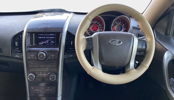 2013 Mahindra XUV500 W6, Diesel, Manual, 1,24,386 km, Steering Wheel Close Up