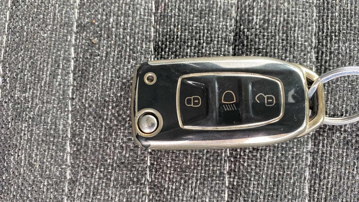 2018 Tata TIGOR XZ PLUS PETROL, Petrol, Manual, 1,06,310 km, Key Close Up