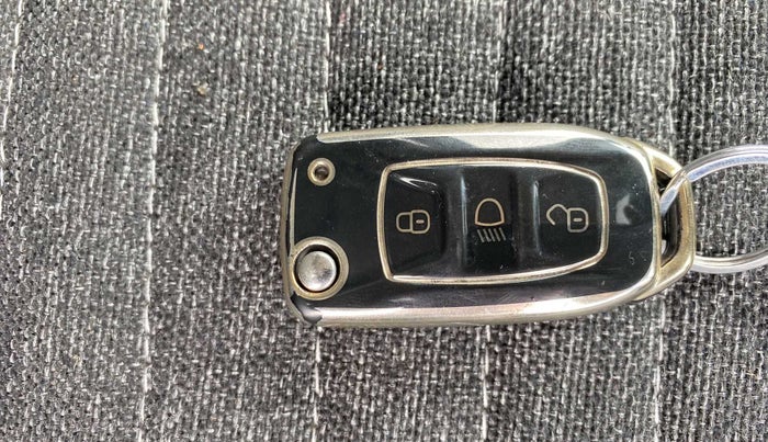 2018 Tata TIGOR XZ PLUS PETROL, Petrol, Manual, 1,06,310 km, Key Close Up