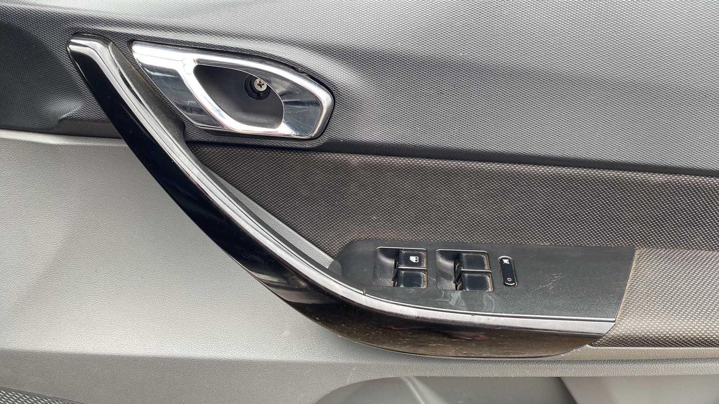 2018 Tata TIGOR XZ PLUS PETROL, Petrol, Manual, 1,06,310 km, Driver Side Door Panels Control
