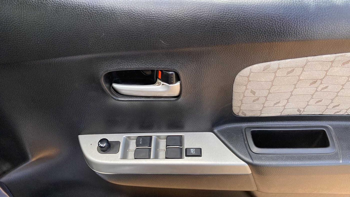 2013 Maruti Wagon R 1.0 VXI, Petrol, Manual, 36,721 km, Driver Side Door Panels Control