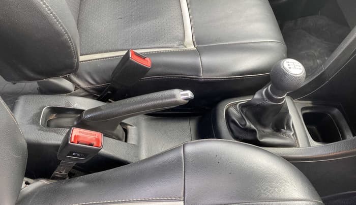 2014 Maruti Swift VXI, Petrol, Manual, 44,988 km, Gear Lever
