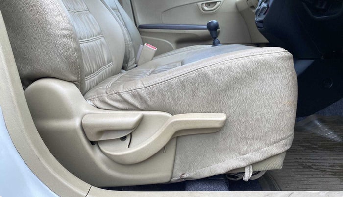 2013 Honda Brio S MT, Petrol, Manual, 50,704 km, Driver Side Adjustment Panel