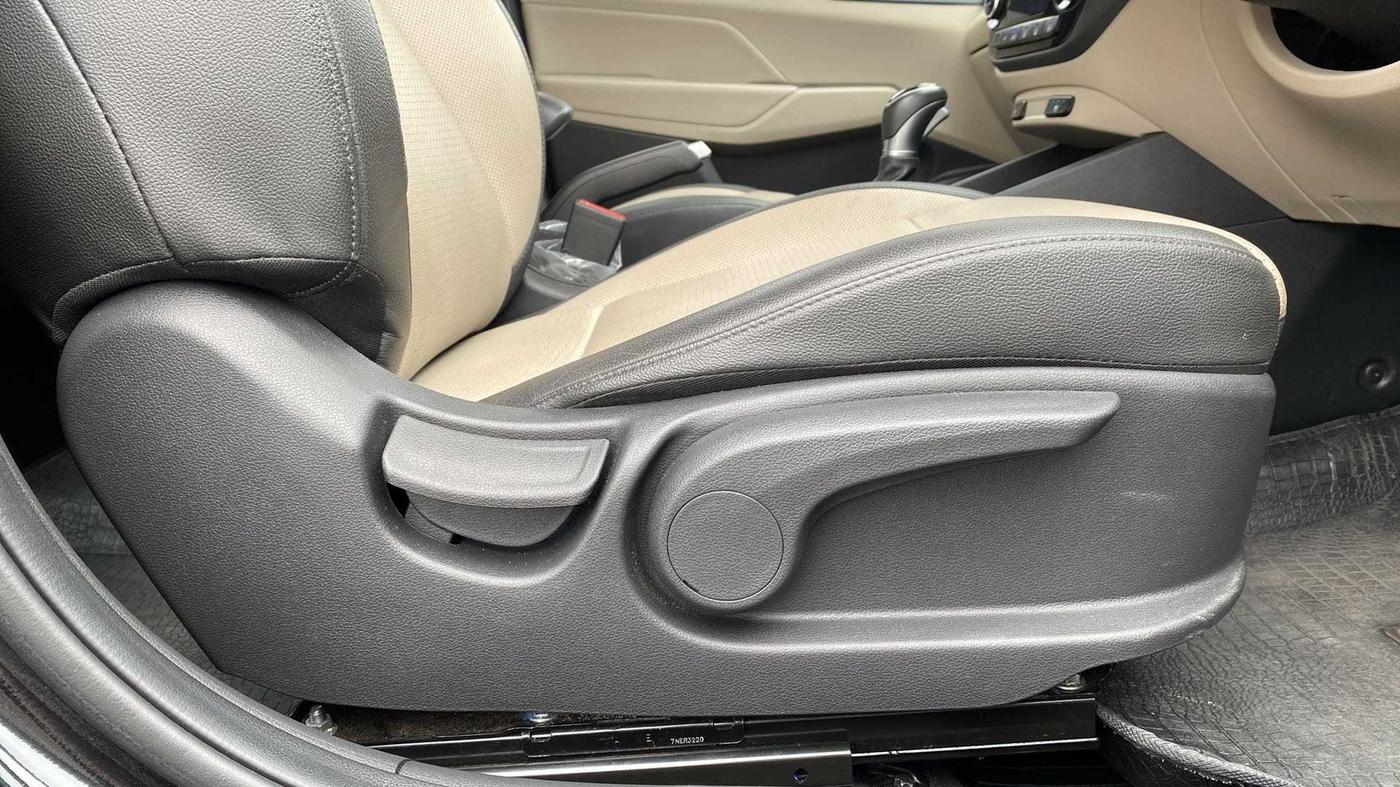 2018 Hyundai Verna 1.6 VTVT SX (O) AT, Petrol, Automatic, 20,037 km, Driver Side Adjustment Panel