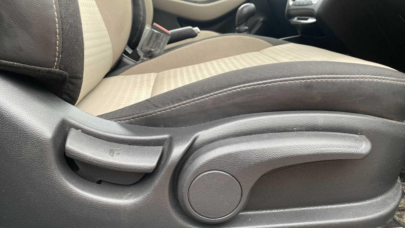 2019 Hyundai Elite i20 SPORTZ PLUS 1.2, Petrol, Manual, 4,722 km, Driver Side Adjustment Panel