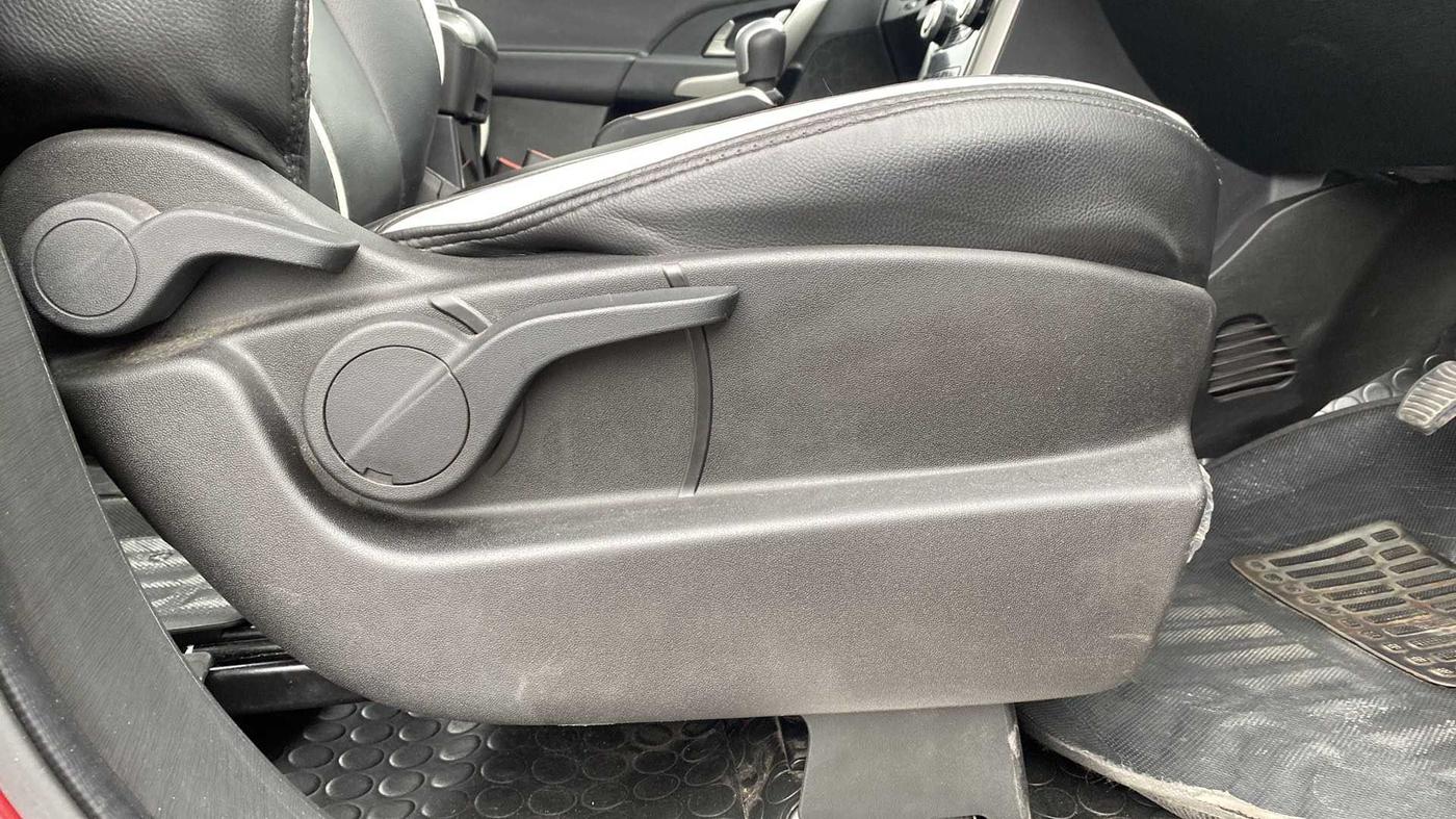 2018 Mahindra XUV500 W7, Diesel, Manual, 65,433 km, Driver Side Adjustment Panel