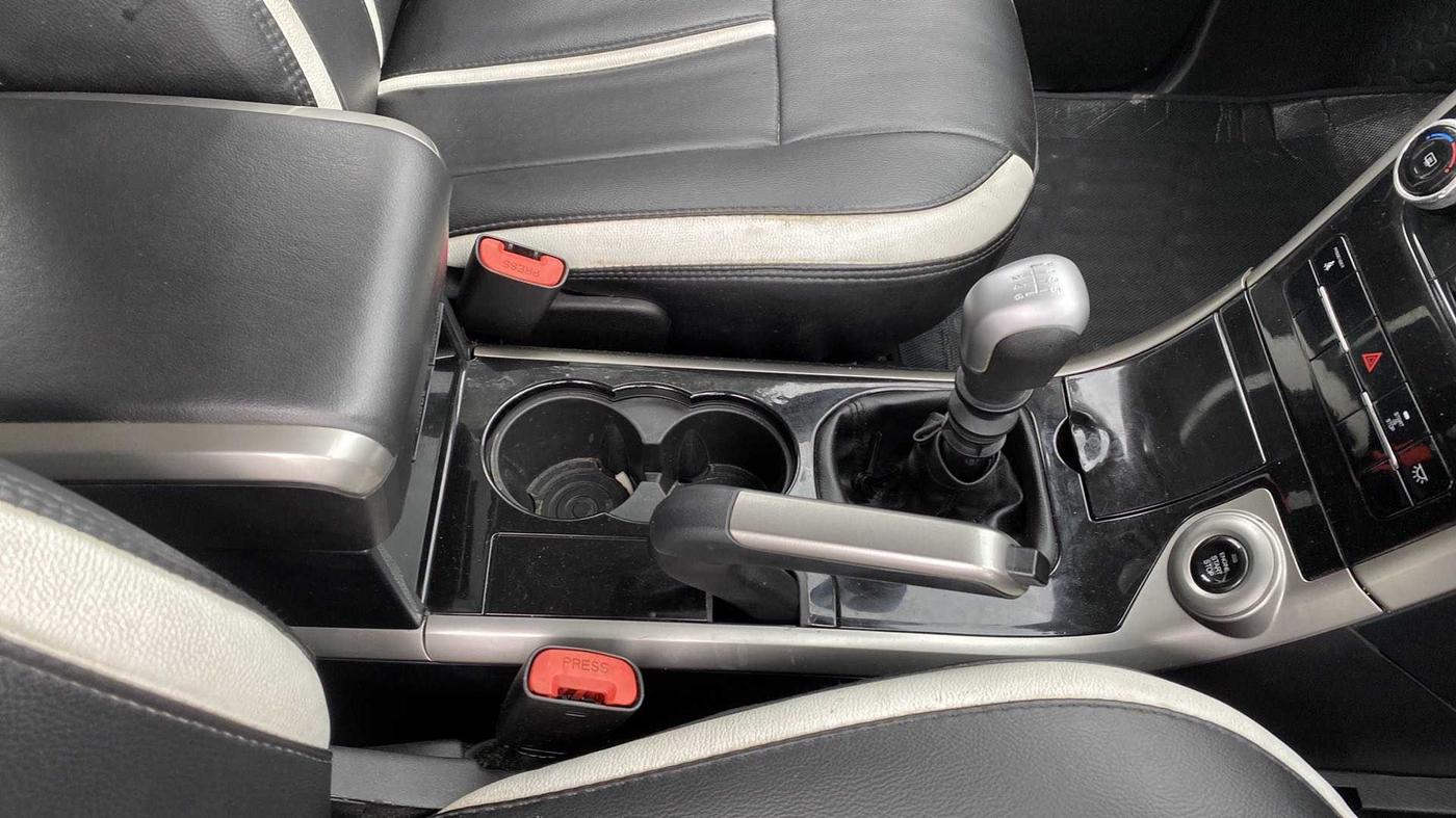 2018 Mahindra XUV500 W7, Diesel, Manual, 65,433 km, Gear Lever