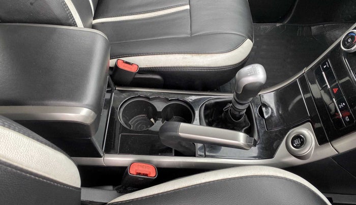 2018 Mahindra XUV500 W7, Diesel, Manual, 65,433 km, Gear Lever