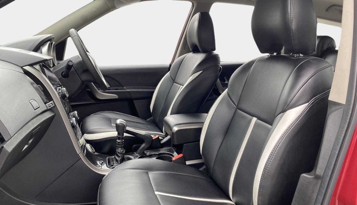 2018 Mahindra XUV500 W7, Diesel, Manual, 65,433 km, Right Side Front Door Cabin