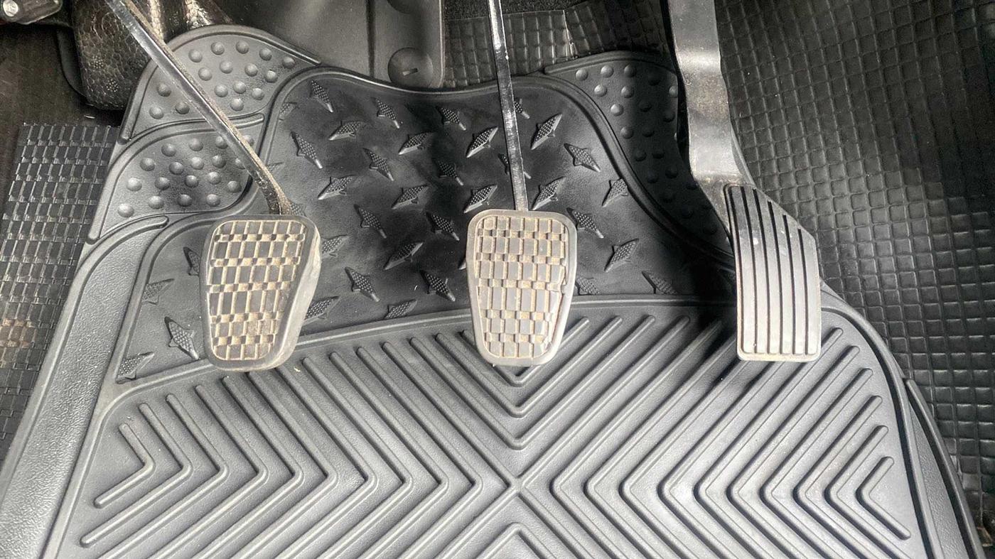 2022 Tata PUNCH ACCOMPLISHED MT, Petrol, Manual, 14,077 km, Pedals
