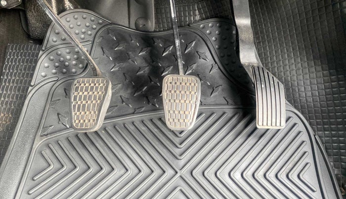 2022 Tata PUNCH ACCOMPLISHED MT, Petrol, Manual, 14,077 km, Pedals
